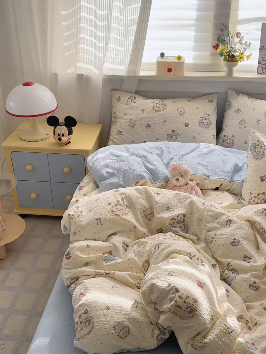 91家纺网 家纺一手货源 找家纺 优承佳生活馆 2026新款卡通小清新风格高克重超柔软糯泡芙双层纱面料三件套四件套单被套系列 （提供买家秀） 甜猫派对