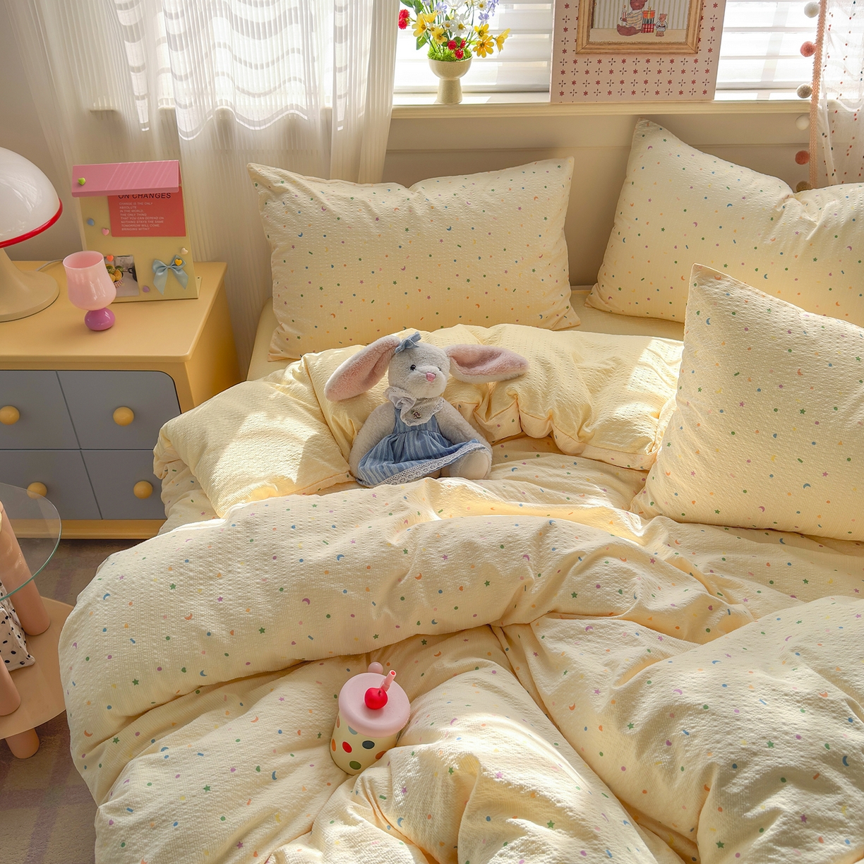 91家纺网 家纺一手货源 找家纺 优承佳生活馆 2026新款卡通小清新风格高克重超柔软糯泡芙双层纱面料三件套四件套单被套系列 （提供买家秀） 童趣星空