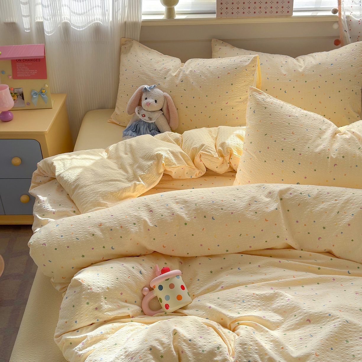 91家纺网 家纺一手货源 找家纺 优承佳生活馆 2026新款卡通小清新风格高克重超柔软糯泡芙双层纱面料三件套四件套单被套系列 （提供买家秀） 童趣星空