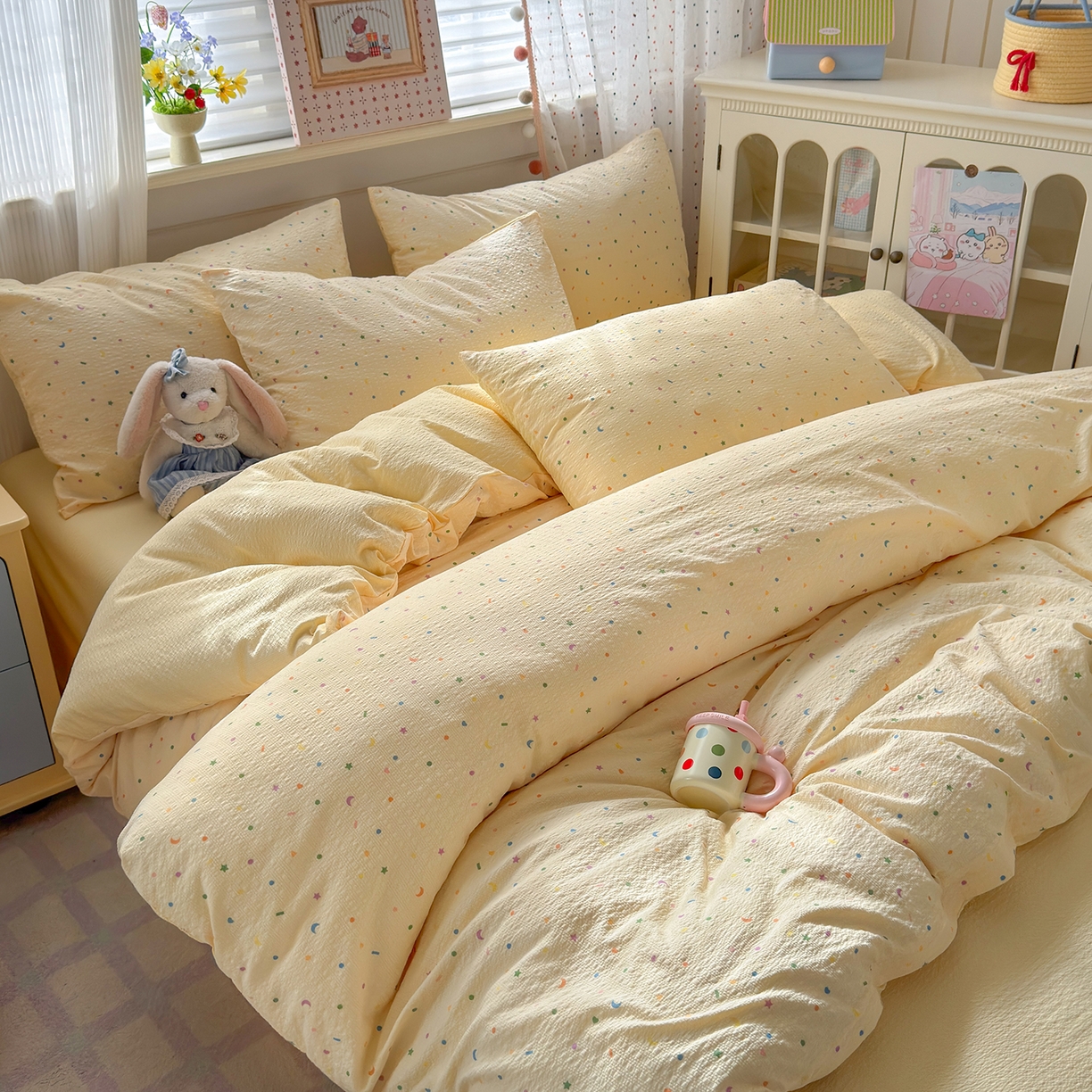 91家纺网 家纺一手货源 找家纺 优承佳生活馆 2026新款卡通小清新风格高克重超柔软糯泡芙双层纱面料三件套四件套单被套系列 （提供买家秀） 童趣星空