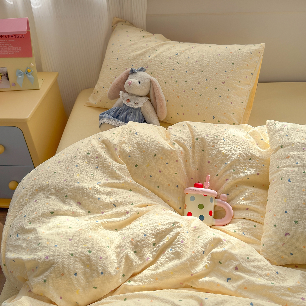 91家纺网 家纺一手货源 找家纺 优承佳生活馆 2026新款卡通小清新风格高克重超柔软糯泡芙双层纱面料三件套四件套单被套系列 （提供买家秀） 童趣星空