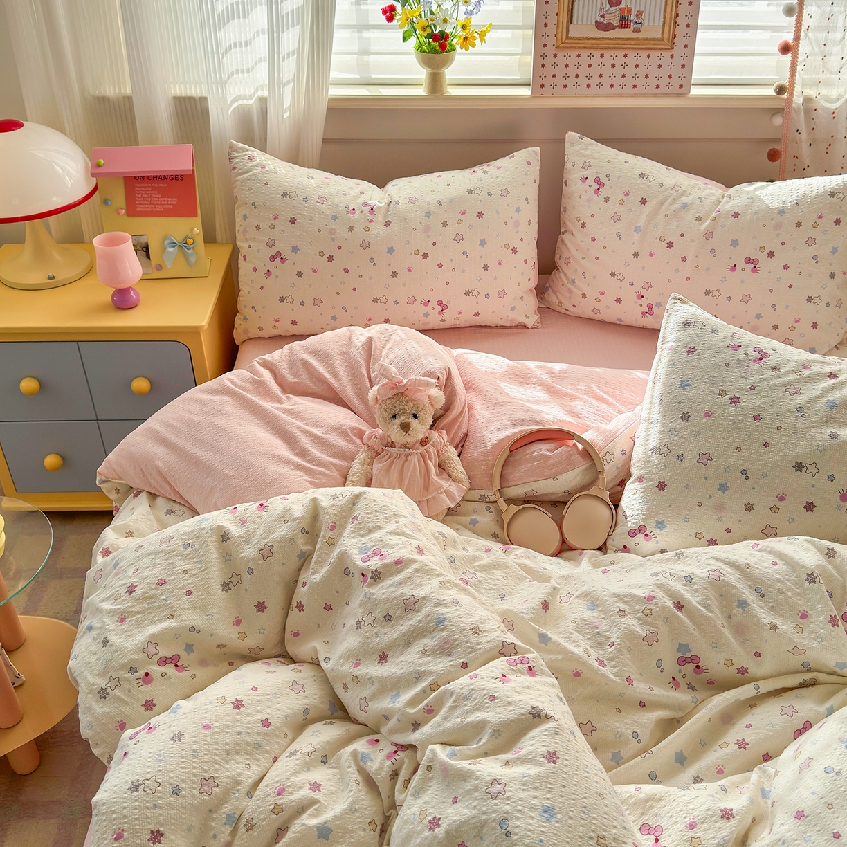 91家纺网 家纺一手货源 找家纺 优承佳生活馆 2026新款卡通小清新风格高克重超柔软糯泡芙双层纱面料三件套四件套单被套系列 （提供买家秀） 星星kt