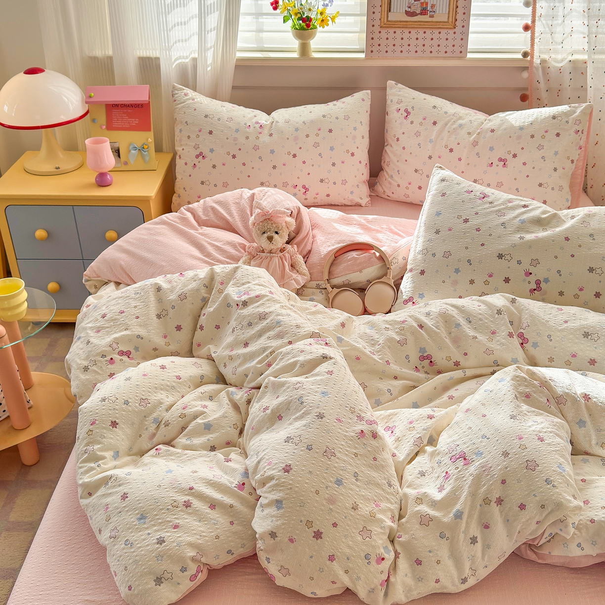 91家纺网 家纺一手货源 找家纺 优承佳生活馆 2026新款卡通小清新风格高克重超柔软糯泡芙双层纱面料三件套四件套单被套系列 （提供买家秀） 星星kt