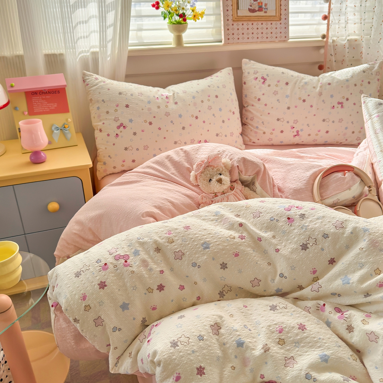 91家纺网 家纺一手货源 找家纺 优承佳生活馆 2026新款卡通小清新风格高克重超柔软糯泡芙双层纱面料三件套四件套单被套系列 （提供买家秀） 星星kt