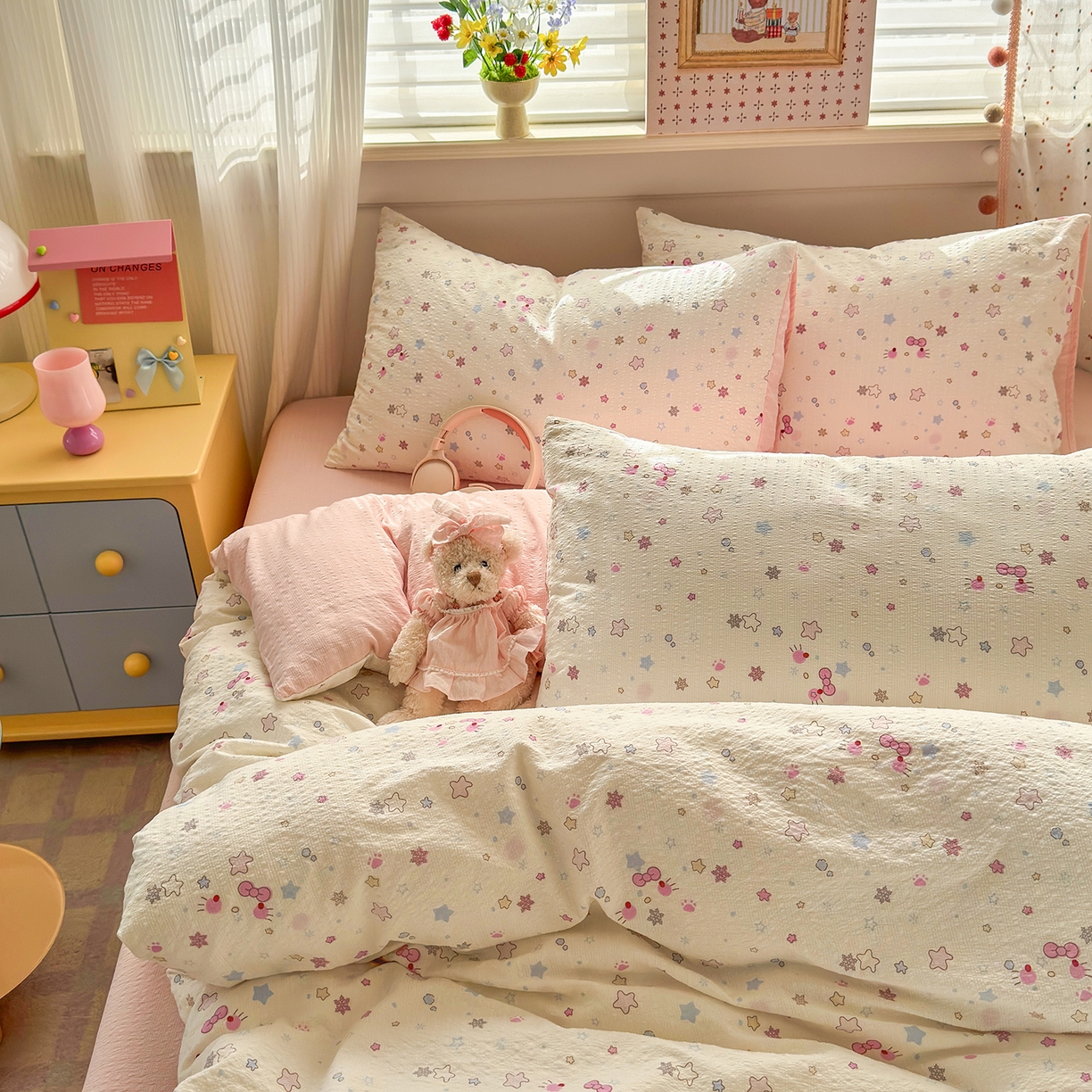 91家纺网 家纺一手货源 找家纺 优承佳生活馆 2026新款卡通小清新风格高克重超柔软糯泡芙双层纱面料三件套四件套单被套系列 （提供买家秀） 星星kt