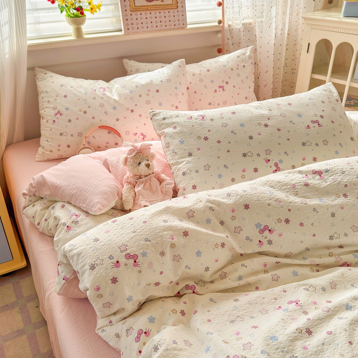 91家纺网 家纺一手货源 找家纺 优承佳生活馆 2026新款卡通小清新风格高克重超柔软糯泡芙双层纱面料三件套四件套单被套系列 （提供买家秀） 星星kt