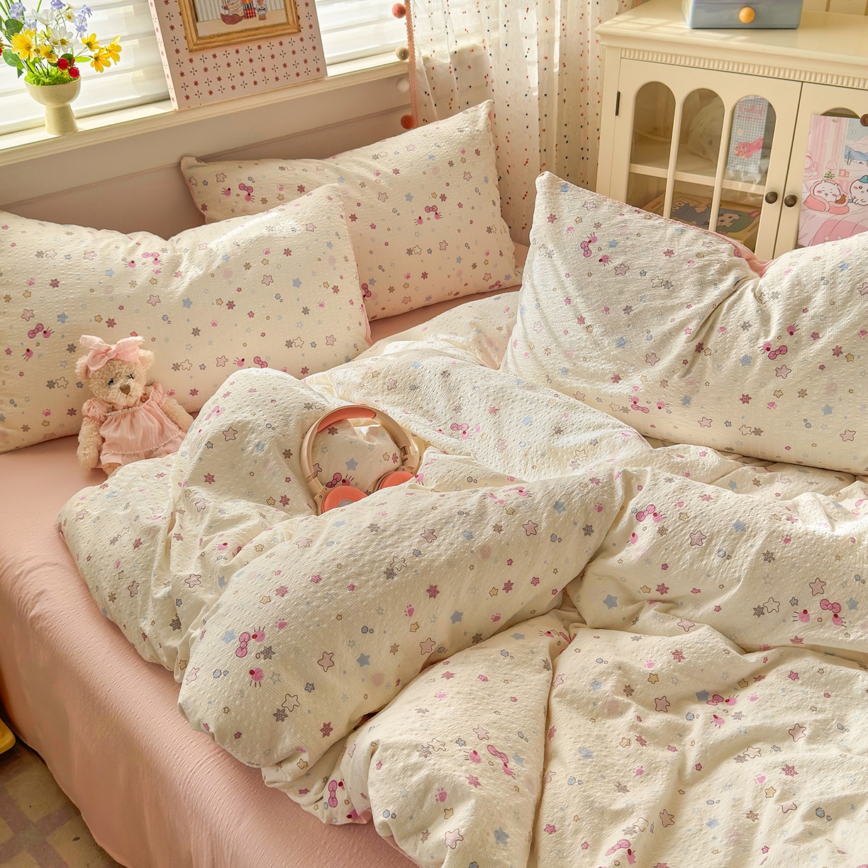 91家纺网 家纺一手货源 找家纺 优承佳生活馆 2026新款卡通小清新风格高克重超柔软糯泡芙双层纱面料三件套四件套单被套系列 （提供买家秀） 星星kt