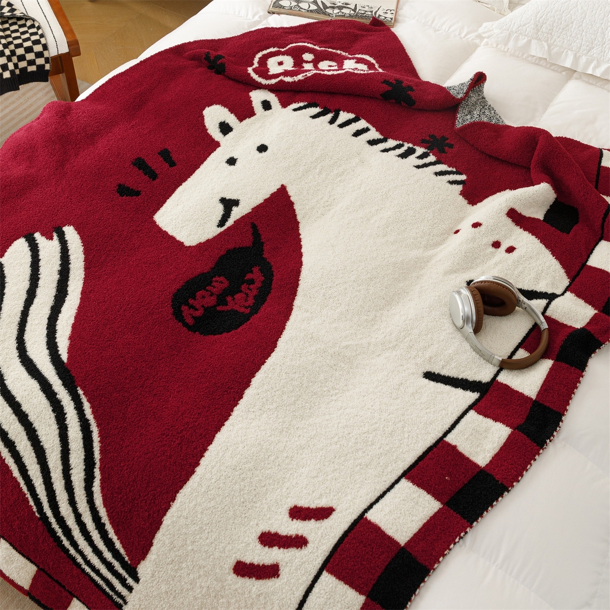 91家纺网 家纺一手货源 找家纺 瑞米家居 2026新款多功能半边绒盖毯毛毯毯子 rich horse白