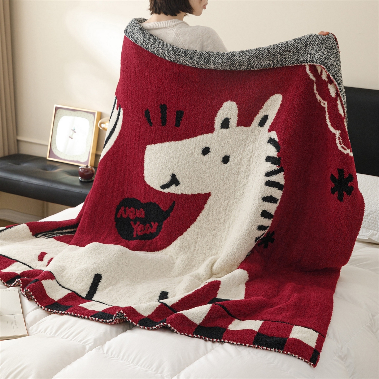 91家纺网 家纺一手货源 找家纺 瑞米家居 2026新款多功能半边绒盖毯毛毯毯子 rich horse白