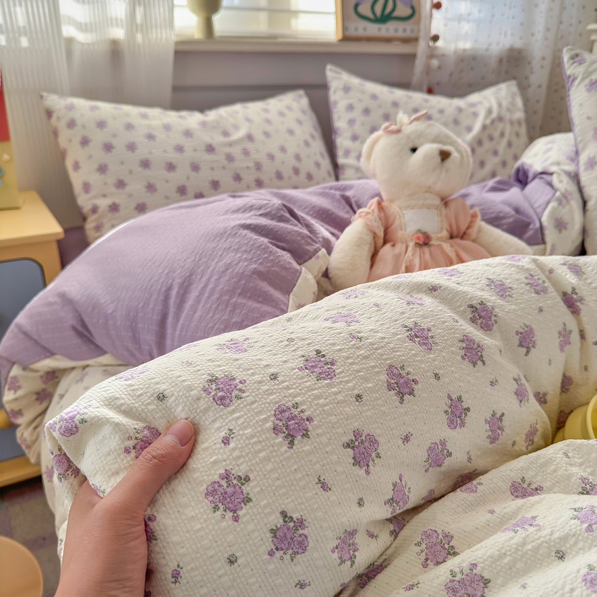 91家纺网 家纺一手货源 找家纺 优承佳生活馆 2026新款卡通小清新风格高克重超柔软糯泡芙双层纱面料三件套四件套单被套系列 （提供买家秀） 紫蔷薇