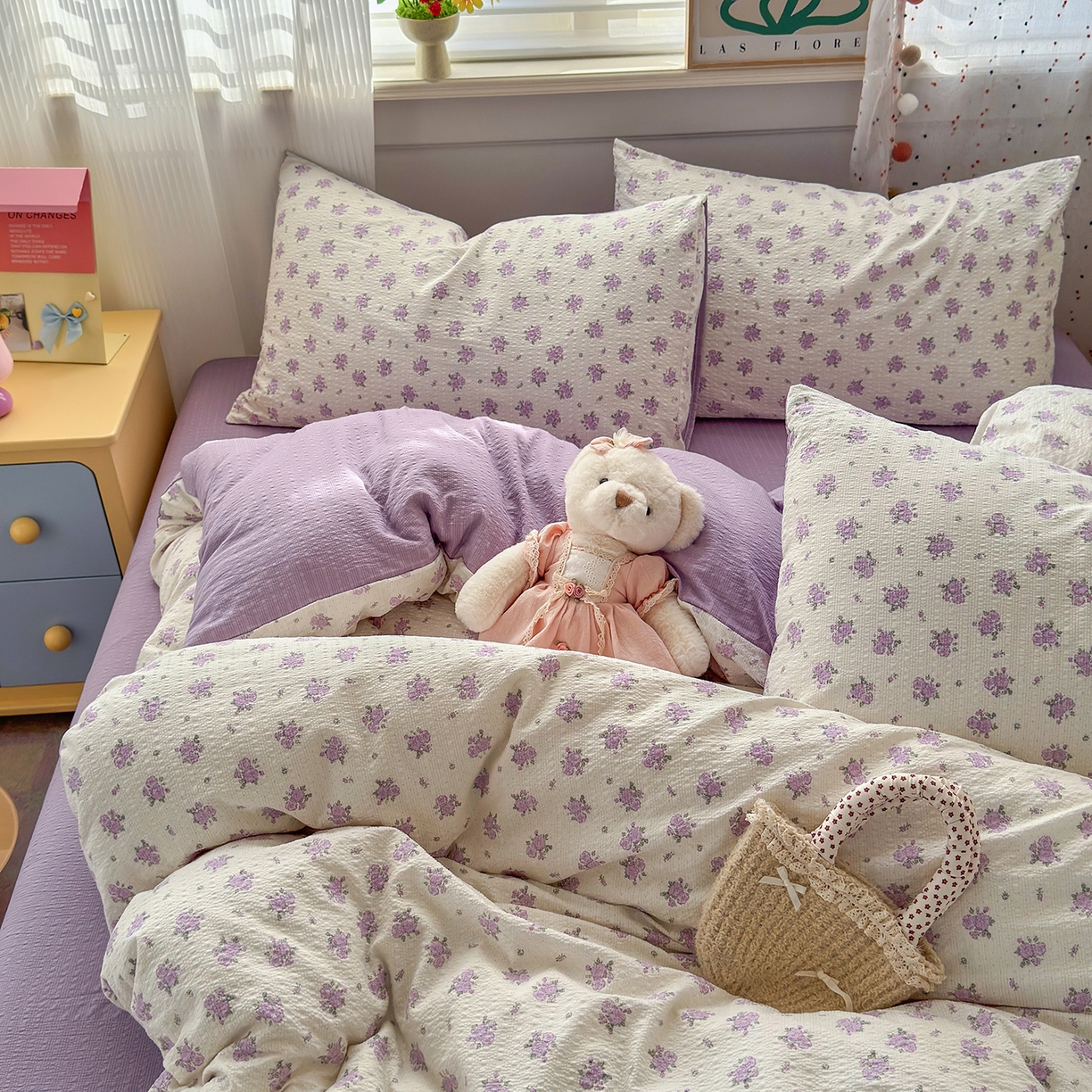 91家纺网 家纺一手货源 找家纺 优承佳生活馆 2026新款卡通小清新风格高克重超柔软糯泡芙双层纱面料三件套四件套单被套系列 （提供买家秀） 紫蔷薇