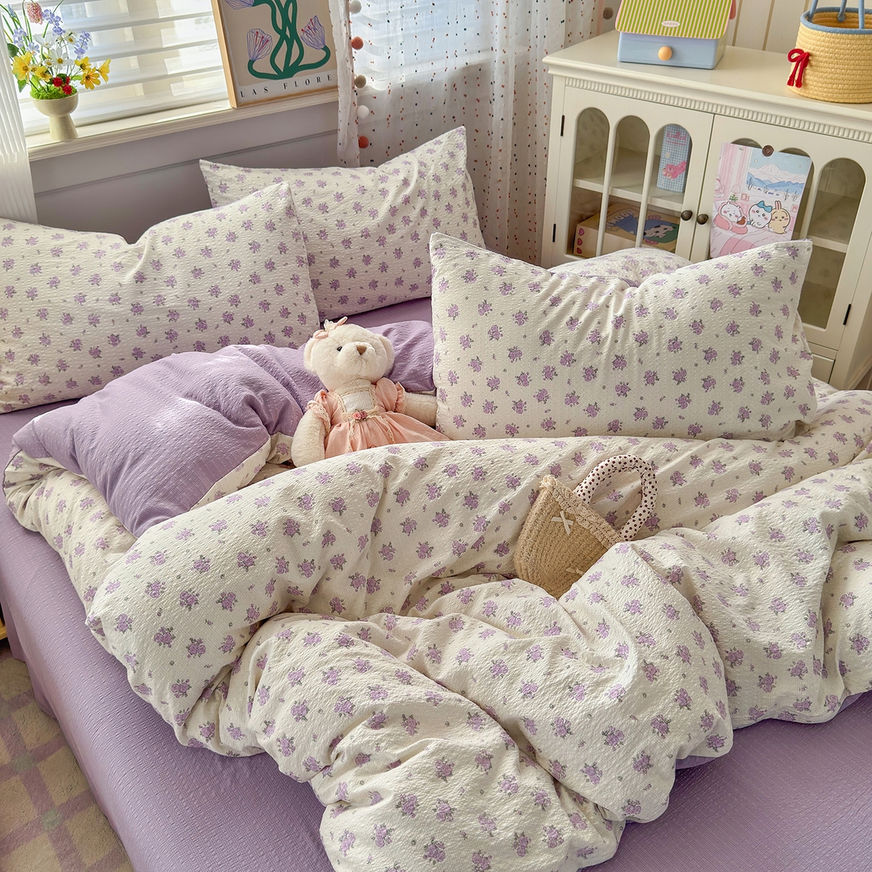 91家纺网 家纺一手货源 找家纺 优承佳生活馆 2026新款卡通小清新风格高克重超柔软糯泡芙双层纱面料三件套四件套单被套系列 （提供买家秀） 紫蔷薇