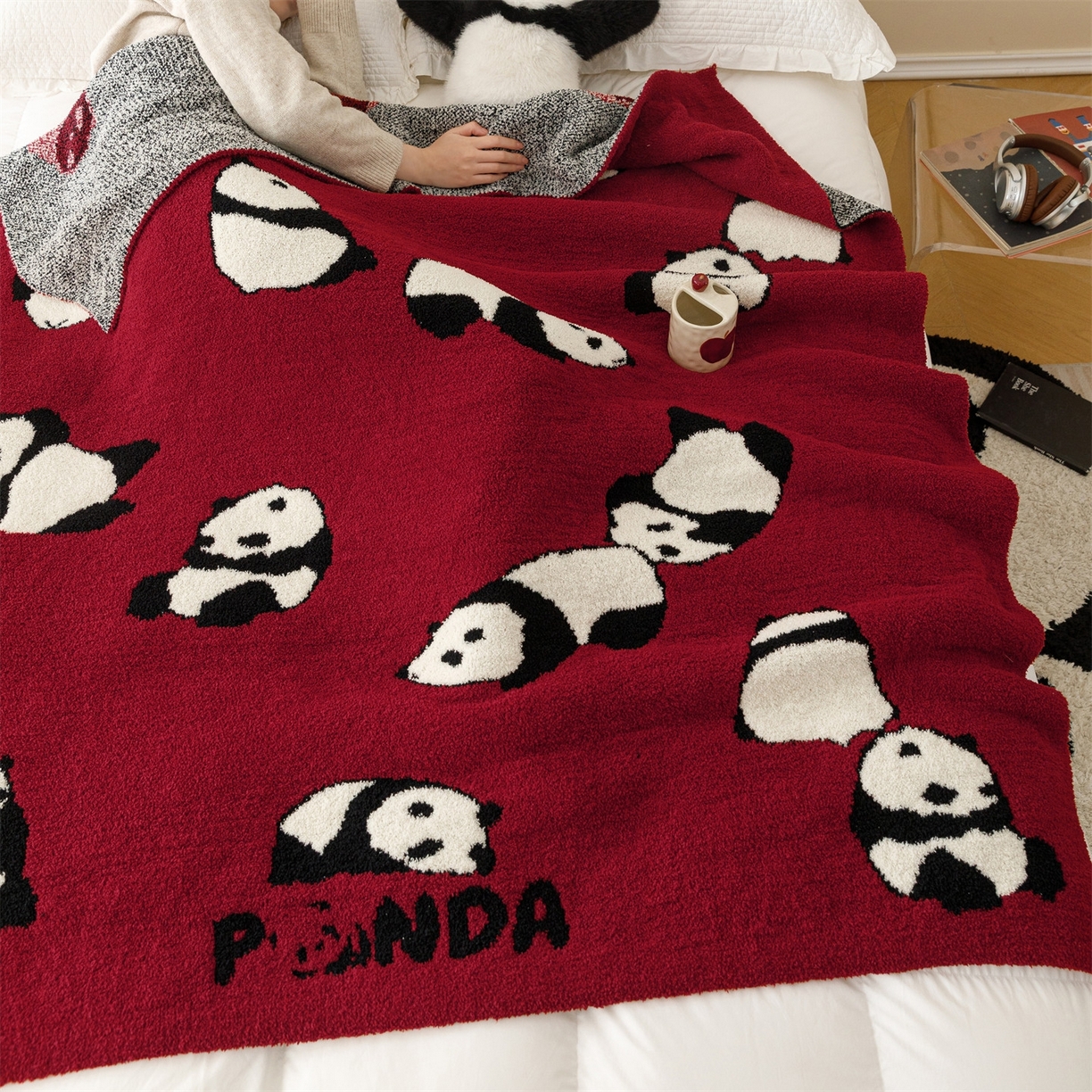 91家纺网 家纺一手货源 找家纺 瑞米家居 2026新款多功能半边绒盖毯毛毯毯子 熊猫-红