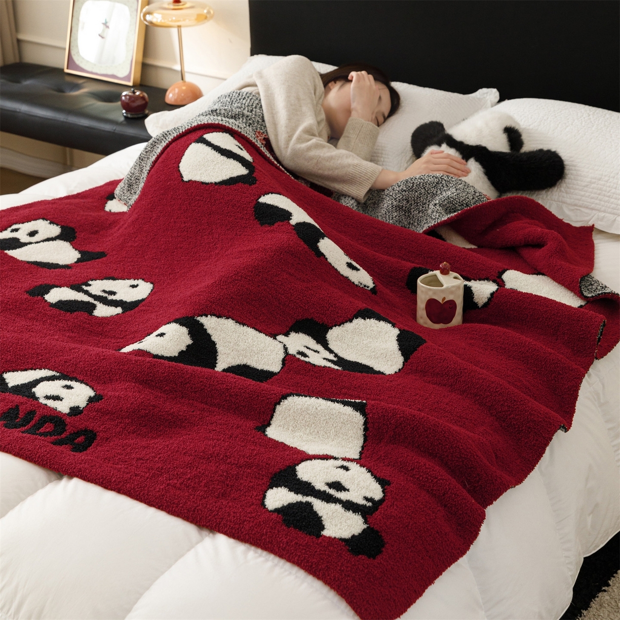 91家纺网 家纺一手货源 找家纺 瑞米家居 2026新款多功能半边绒盖毯毛毯毯子 熊猫-红