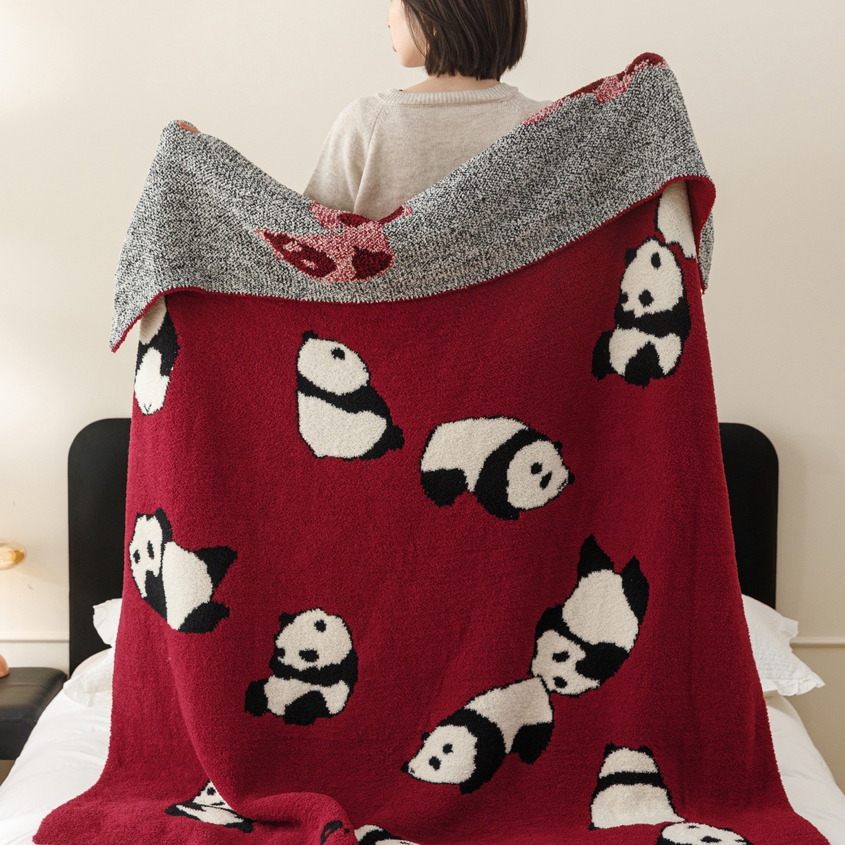 91家纺网 家纺一手货源 找家纺 瑞米家居 2026新款多功能半边绒盖毯毛毯毯子 熊猫-红