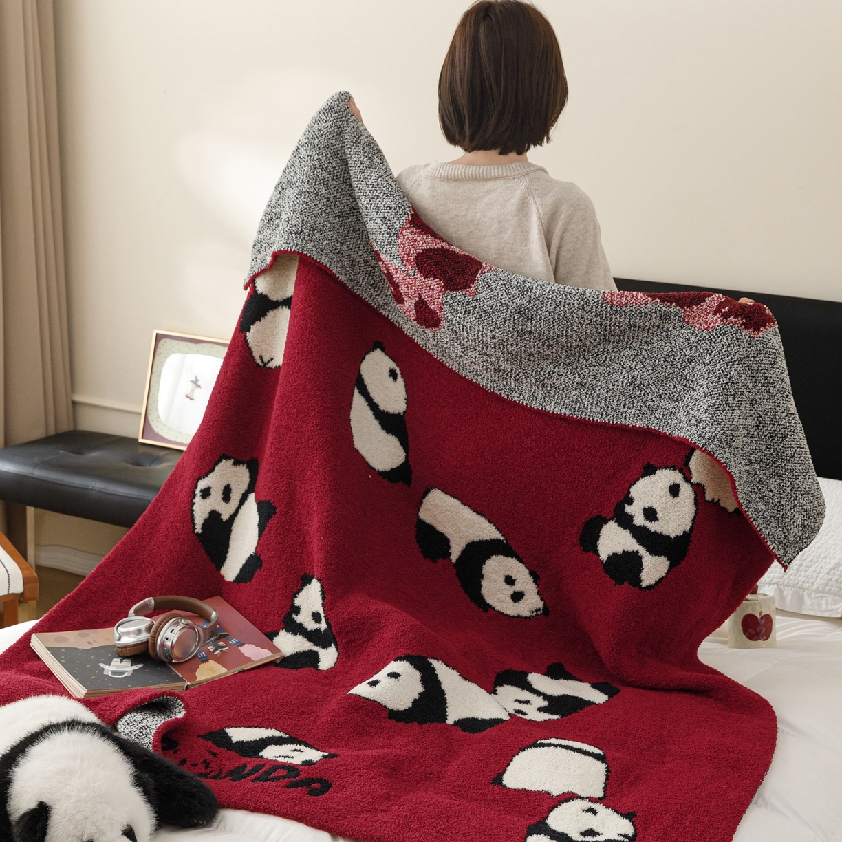 91家纺网 家纺一手货源 找家纺 瑞米家居 2026新款多功能半边绒盖毯毛毯毯子 熊猫-红