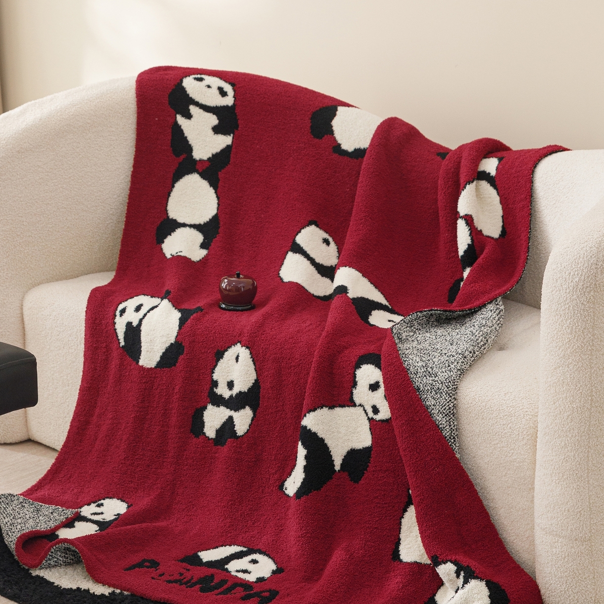 91家纺网 家纺一手货源 找家纺 瑞米家居 2026新款多功能半边绒盖毯毛毯毯子 熊猫-红