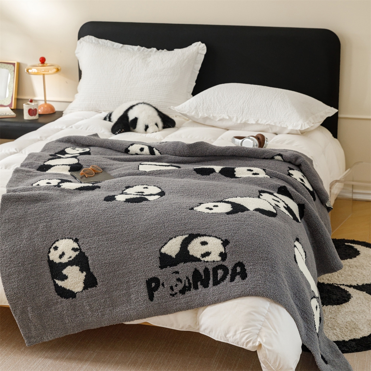 91家纺网 家纺一手货源 找家纺 瑞米家居 2026新款多功能半边绒盖毯毛毯毯子 熊猫-灰