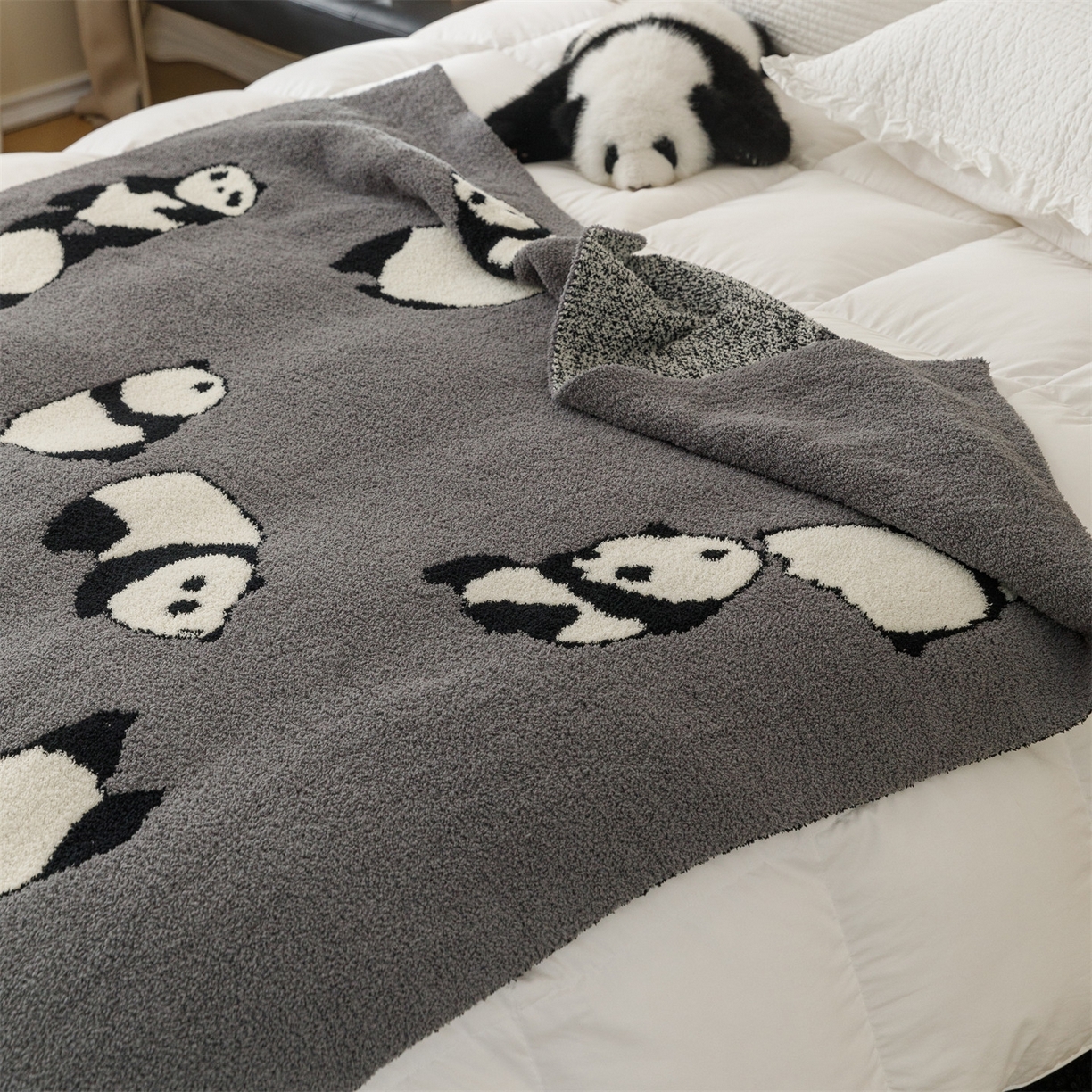 91家纺网 家纺一手货源 找家纺 瑞米家居 2026新款多功能半边绒盖毯毛毯毯子 熊猫-灰
