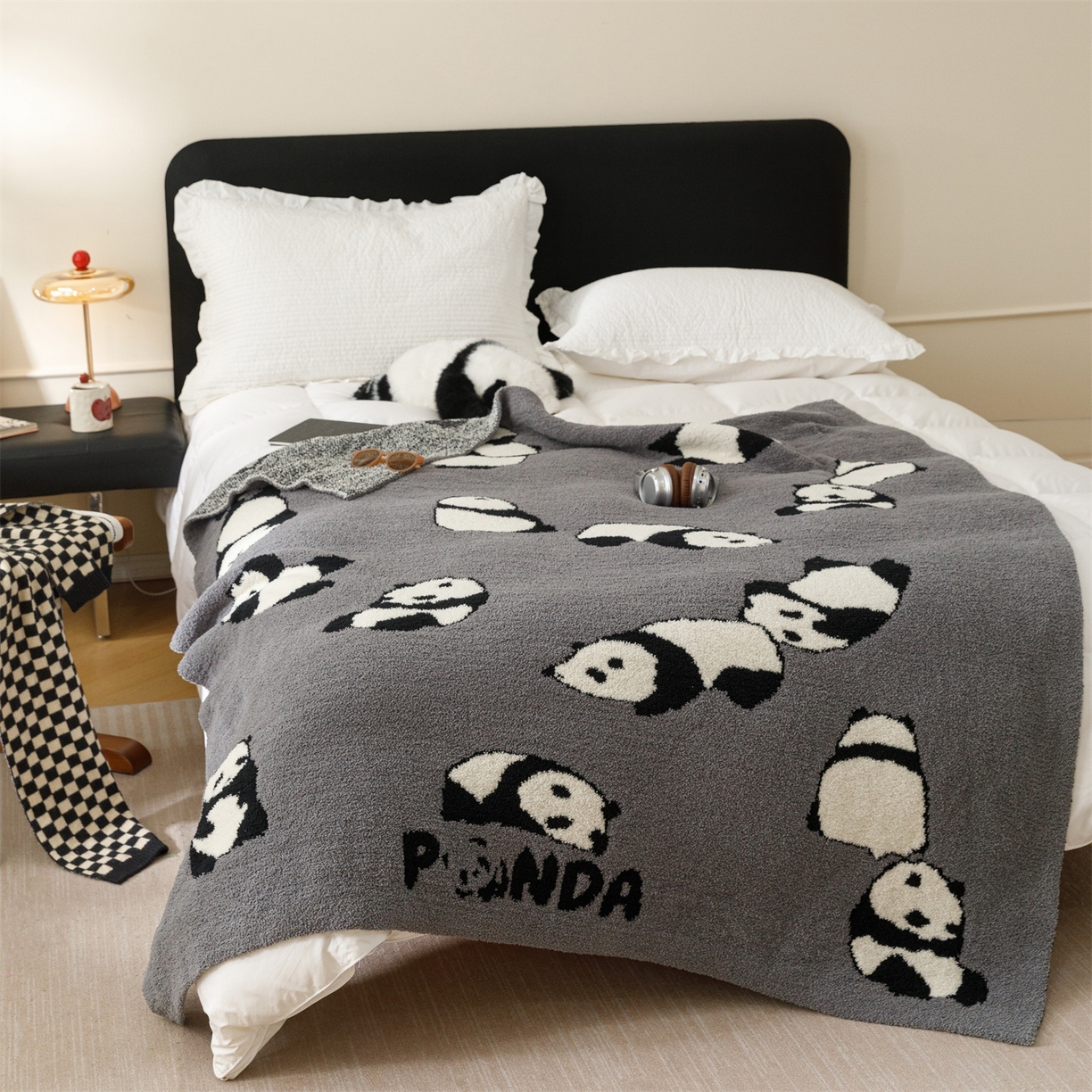 91家纺网 家纺一手货源 找家纺 瑞米家居 2026新款多功能半边绒盖毯毛毯毯子 熊猫-灰