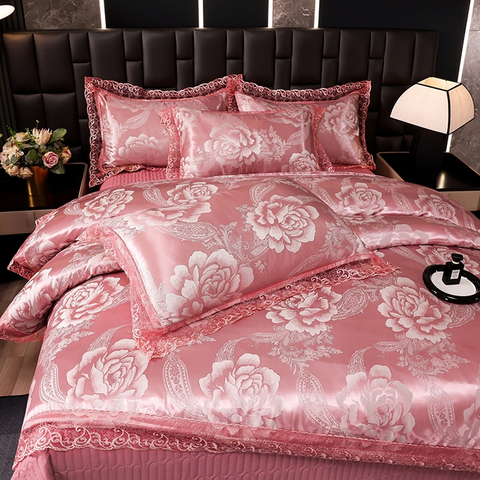 91家纺网 家纺一手货源 找家纺 提花大世界 2026新款直播爆款水洗真丝天丝贡缎提花夹棉床盖花边四件套 波西花园-浅豆沙