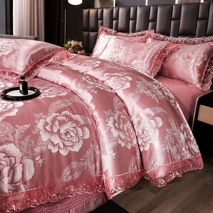 91家纺网 家纺一手货源 找家纺 提花大世界 2026新款直播爆款水洗真丝天丝贡缎提花夹棉床盖花边四件套 波西花园-浅豆沙