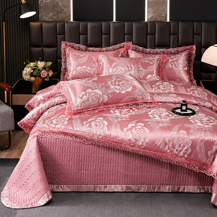 91家纺网 家纺一手货源 找家纺 提花大世界 2026新款直播爆款水洗真丝天丝贡缎提花夹棉床盖花边四件套 波西花园-浅豆沙