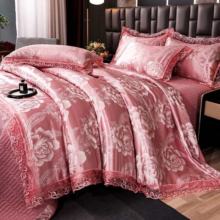 91家纺网 家纺一手货源 找家纺 提花大世界 2026新款直播爆款水洗真丝天丝贡缎提花夹棉床盖花边四件套 波西花园-浅豆沙