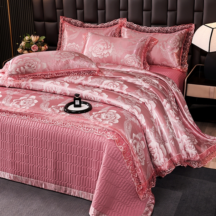 91家纺网 家纺一手货源 找家纺 提花大世界 2026新款直播爆款水洗真丝天丝贡缎提花夹棉床盖花边四件套 波西花园-浅豆沙