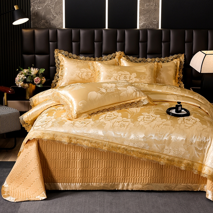 91家纺网 家纺一手货源 找家纺 提花大世界 2026新款直播爆款水洗真丝天丝贡缎提花夹棉床盖花边四件套 花间-金驼