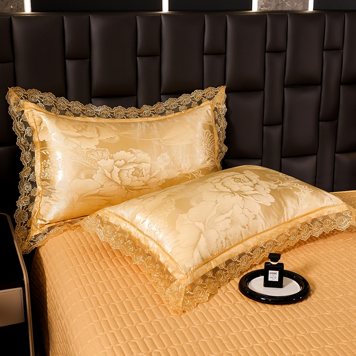 91家纺网 家纺一手货源 找家纺 提花大世界 2026新款直播爆款水洗真丝天丝贡缎提花夹棉床盖花边四件套 花间-金驼