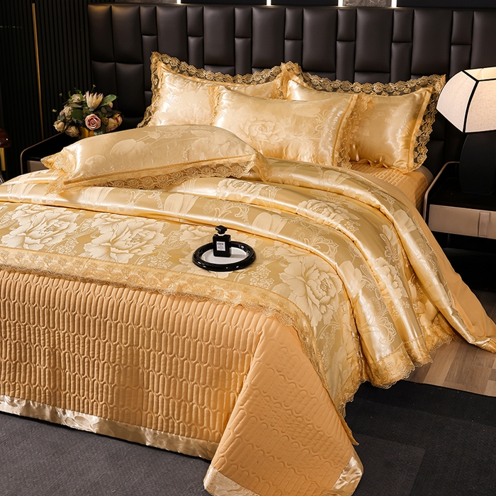 91家纺网 家纺一手货源 找家纺 提花大世界 2026新款直播爆款水洗真丝天丝贡缎提花夹棉床盖花边四件套 花间-金驼