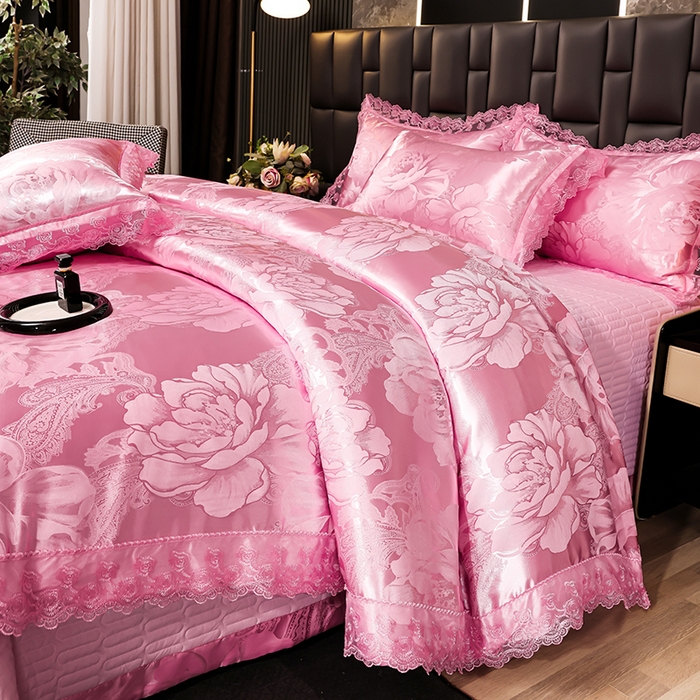 91家纺网 家纺一手货源 找家纺 提花大世界 2026新款直播爆款水洗真丝天丝贡缎提花夹棉床盖花边四件套 花开-粉玉