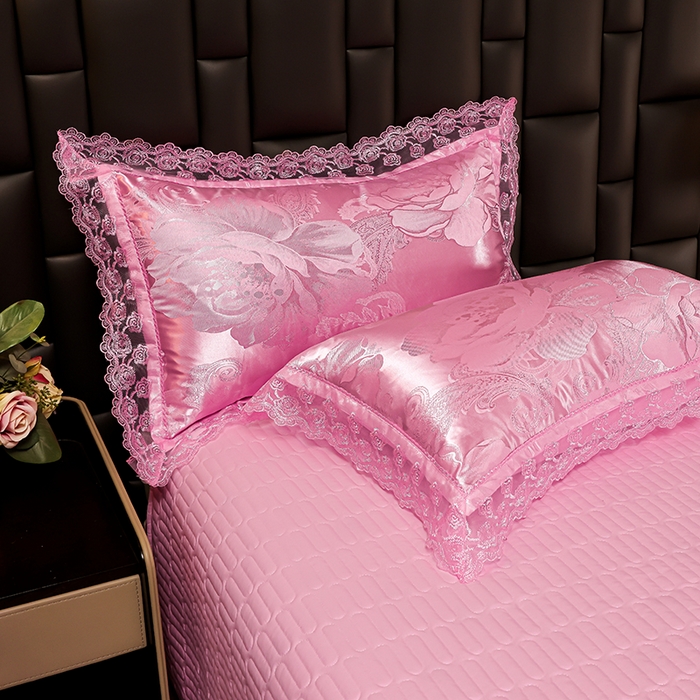 91家纺网 家纺一手货源 找家纺 提花大世界 2026新款直播爆款水洗真丝天丝贡缎提花夹棉床盖花边四件套 花开-粉玉