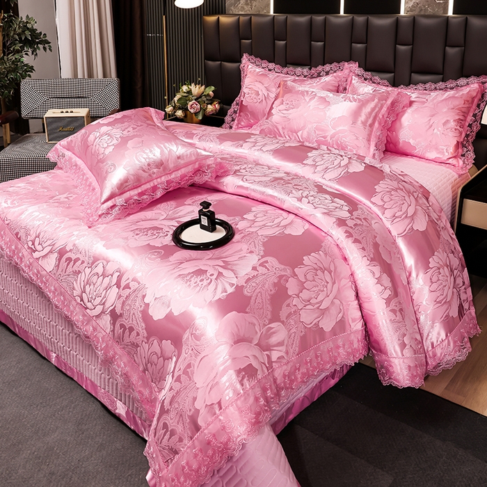 91家纺网 家纺一手货源 找家纺 提花大世界 2026新款直播爆款水洗真丝天丝贡缎提花夹棉床盖花边四件套 花开-粉玉