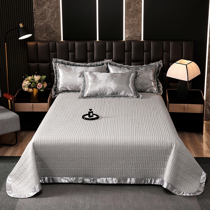 91家纺网 家纺一手货源 找家纺 提花大世界 2026新款直播爆款水洗真丝天丝贡缎提花夹棉床盖花边四件套 墨韵-金属灰