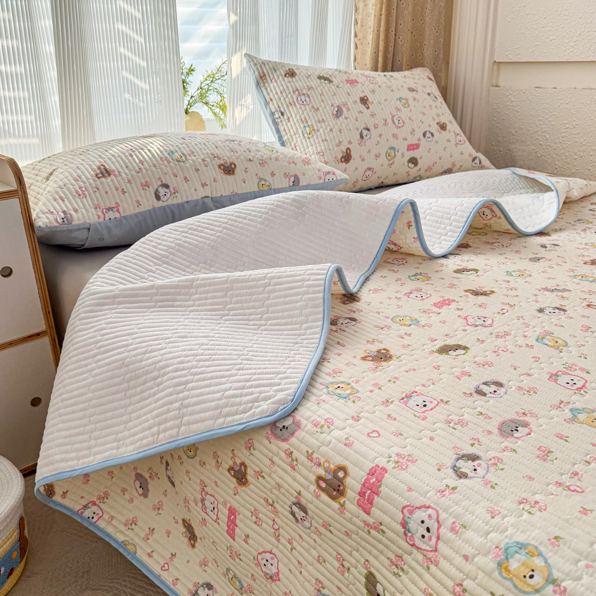 91家纺网 家纺一手货源 找家纺 KA家纺 2026春夏新款小清新全棉纯棉印花床盖三件套-第一波 萌宠伙伴