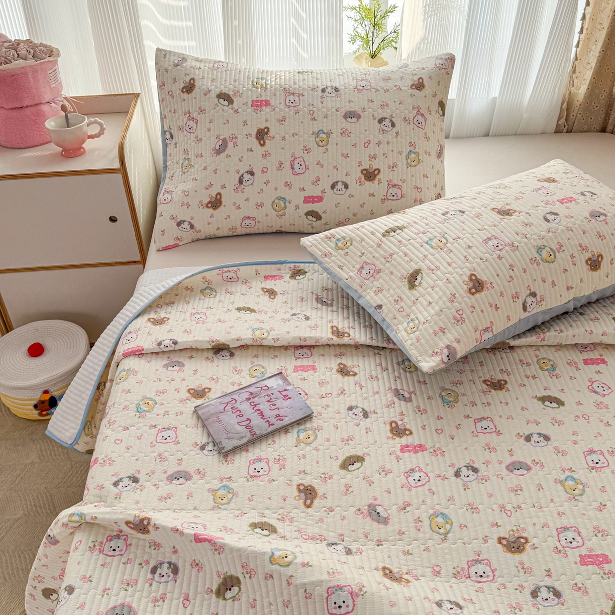 91家纺网 家纺一手货源 找家纺 KA家纺 2026春夏新款小清新全棉纯棉印花床盖三件套-第一波 萌宠伙伴