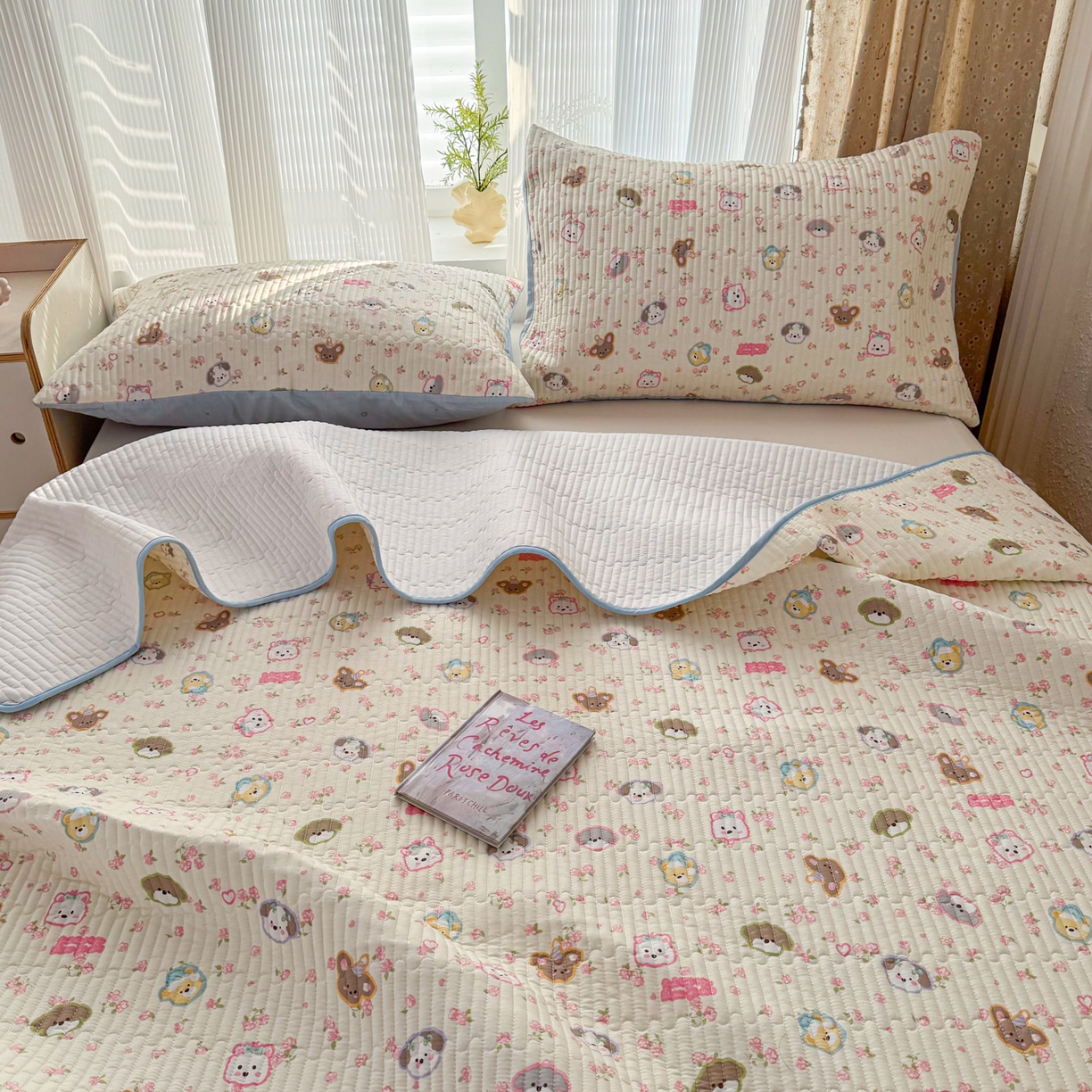 91家纺网 家纺一手货源 找家纺 KA家纺 2026春夏新款小清新全棉纯棉印花床盖三件套-第一波 萌宠伙伴