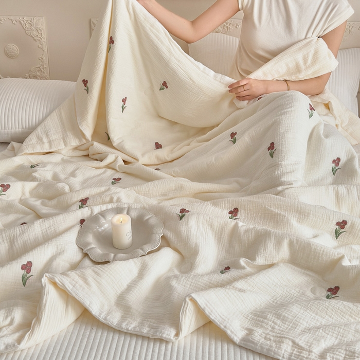 91家纺网 家纺一手货源 找家纺 木楌家居 2026新款全棉皱皱纱刺绣款夏被床盖四件套 蓓蕾