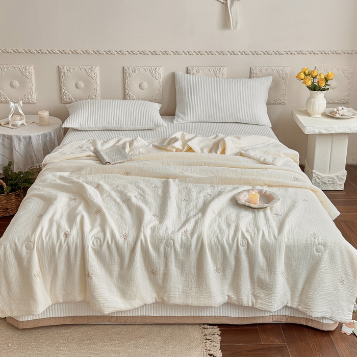 91家纺网 家纺一手货源 找家纺 木楌家居 2026新款全棉皱皱纱刺绣款夏被床盖四件套 蝴蝶结