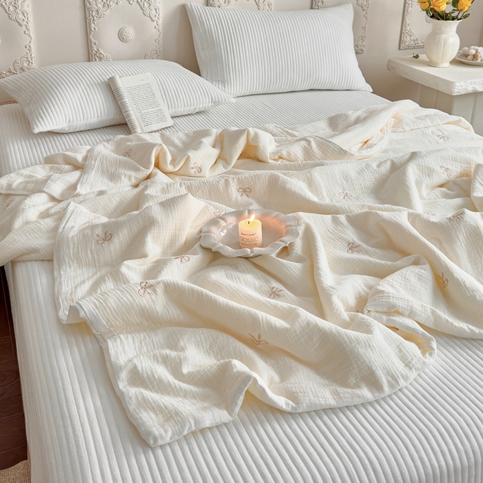 91家纺网 家纺一手货源 找家纺 木楌家居 2026新款全棉皱皱纱刺绣款夏被床盖四件套 蝴蝶结