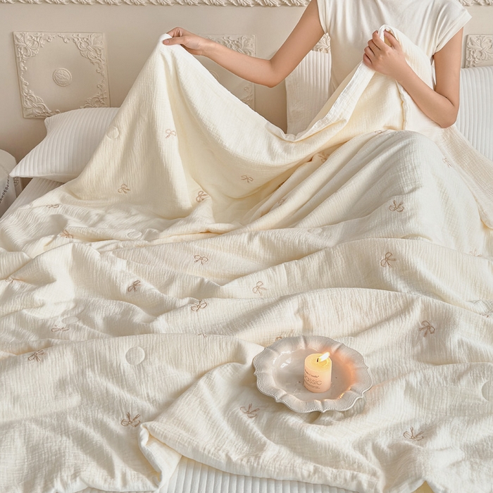 91家纺网 家纺一手货源 找家纺 木楌家居 2026新款全棉皱皱纱刺绣款夏被床盖四件套 蝴蝶结