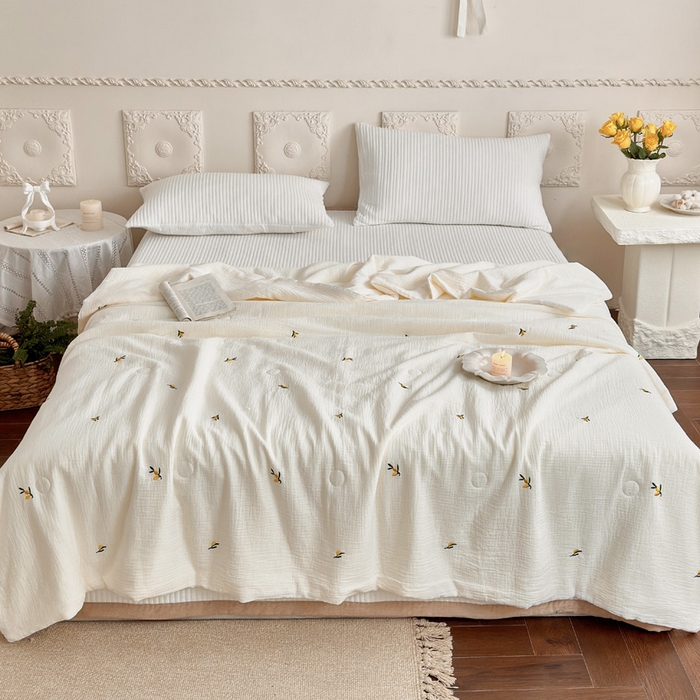 91家纺网 家纺一手货源 找家纺 木楌家居 2026新款全棉皱皱纱刺绣款夏被床盖四件套 枇杷叶