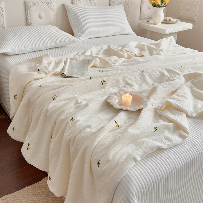 91家纺网 家纺一手货源 找家纺 木楌家居 2026新款全棉皱皱纱刺绣款夏被床盖四件套 枇杷叶