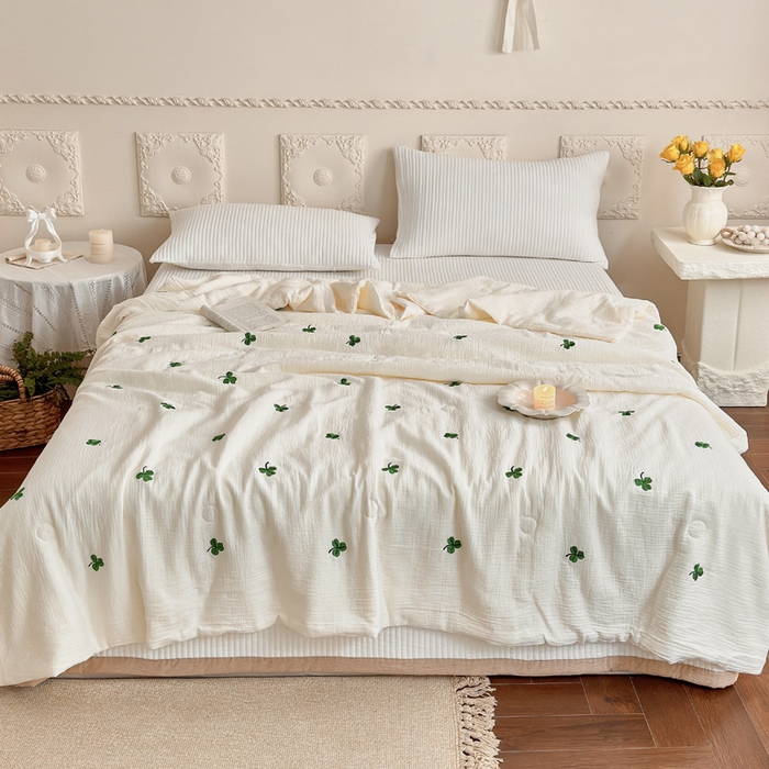 91家纺网 家纺一手货源 找家纺 木楌家居 2026新款全棉皱皱纱刺绣款夏被床盖四件套 三叶草