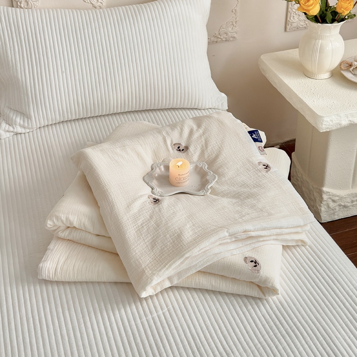 91家纺网 家纺一手货源 找家纺 木楌家居 2026新款全棉皱皱纱刺绣款夏被床盖四件套 幸运熊