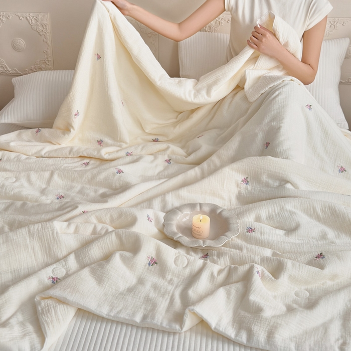 91家纺网 家纺一手货源 找家纺 木楌家居 2026新款全棉皱皱纱刺绣款夏被床盖四件套 云裳