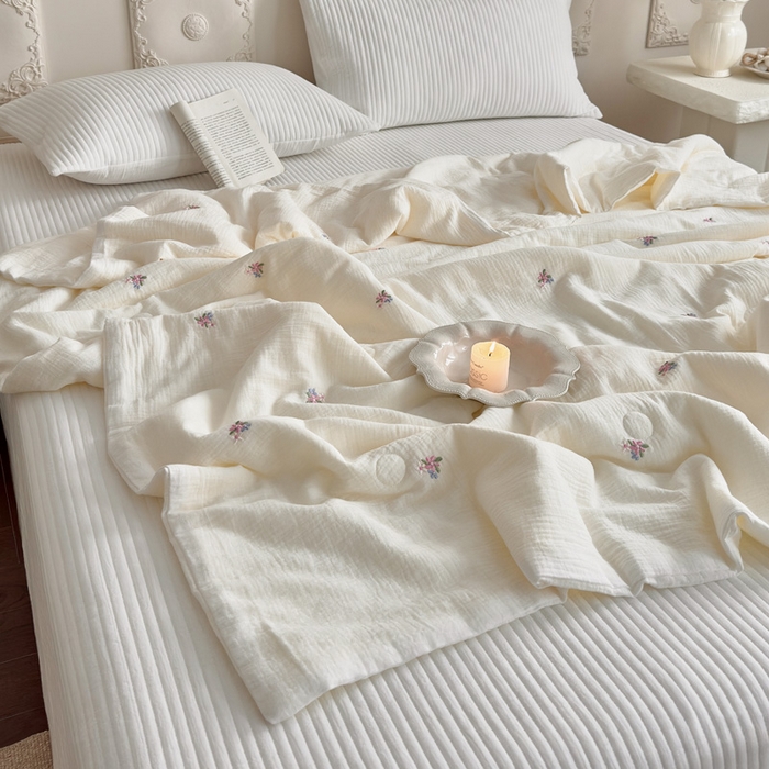 91家纺网 家纺一手货源 找家纺 木楌家居 2026新款全棉皱皱纱刺绣款夏被床盖四件套 云裳