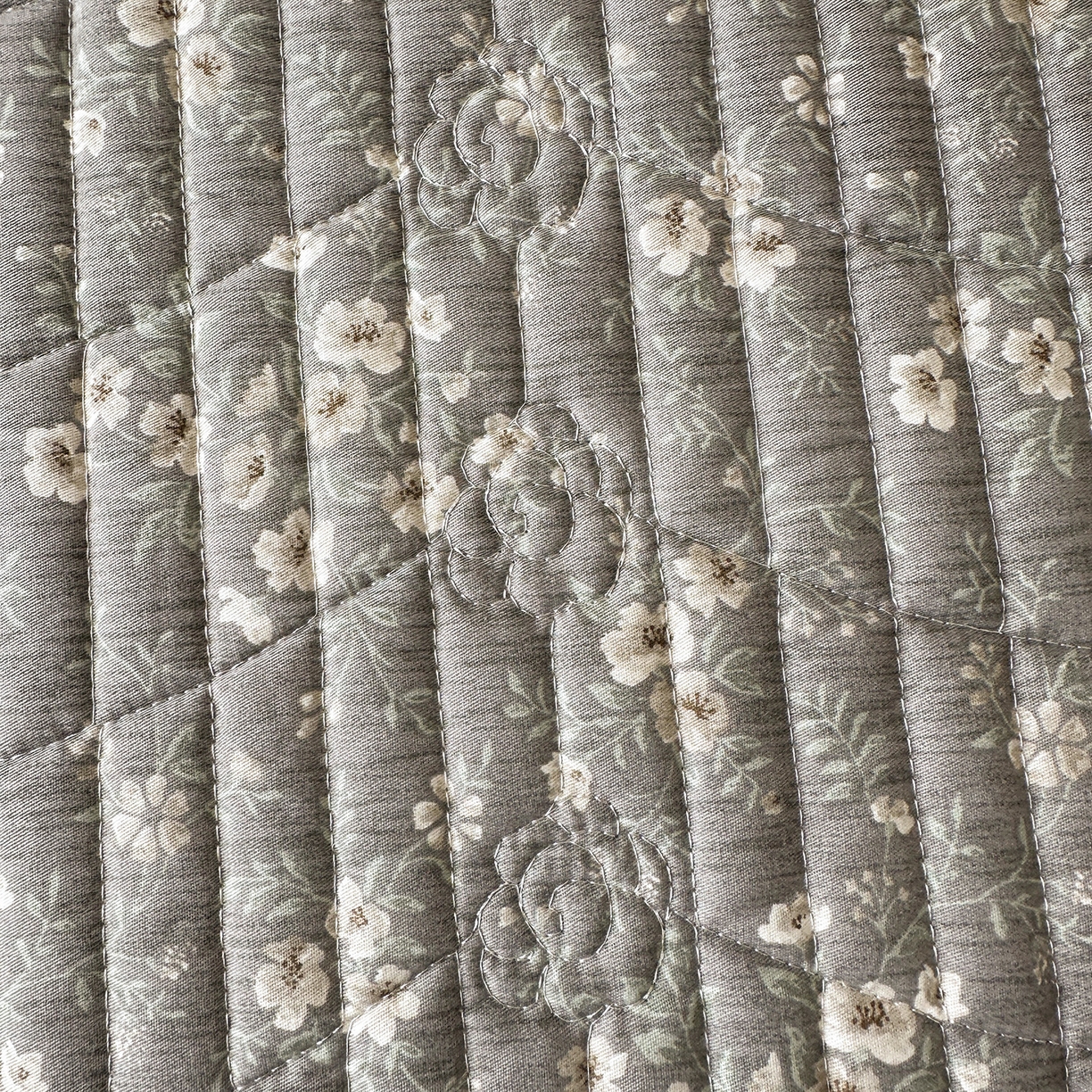 91家纺网 家纺一手货源 找家纺 宜凡家纺 2026新款全棉法式碎花床盖四件套（所有四件套价格不得低于供货价+60元出售） 香缇丽